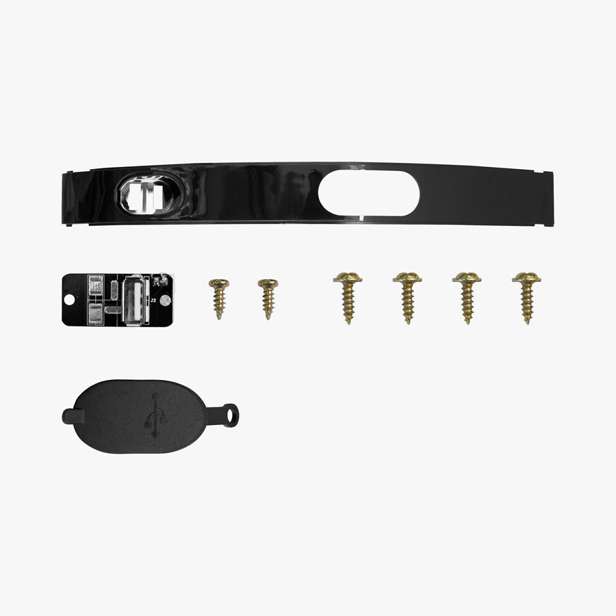 USB set bočnih panela za KingSong 14M i 14D s pripadajućim vijcima i crnim poklopcem priključka